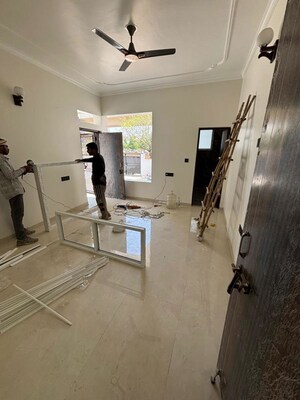 Team Area in 3 BHK Builder Floor at RWA Apartments Sector 47, Sector 47 – for Rent