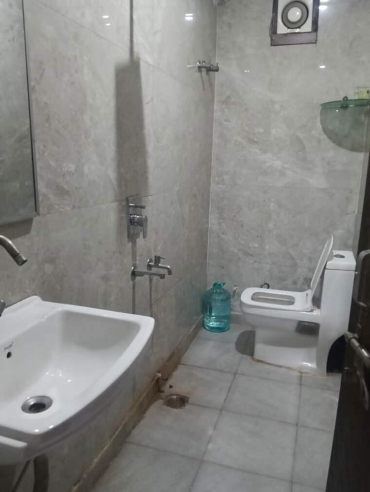 Bathroom, dwarka 3 Bedroom 1100 Sq.Ft. Builder Floor In Dwarka Delhi 10377263