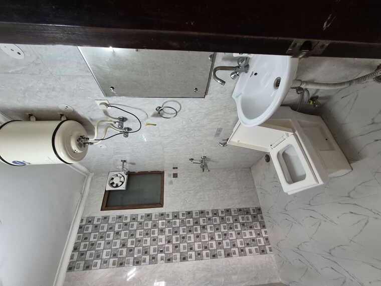 Bathroom, sector 31 2 Bedroom 1400 Sq.Ft. Builder Floor In Sector 31 Gurgaon 10377270