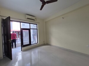 Room in 2 BHK Builder Floor at Sector 31 – for Rent