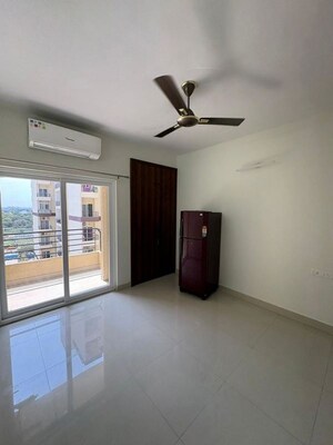 Room in 3 BHK Apartment at Omaxe The Palace, Gomti Nagar – for Rent