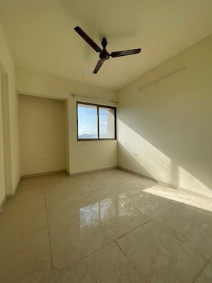 Room in 2 BHK Apartment at Lodha Splendora, Ghodbunder Road – for Rent