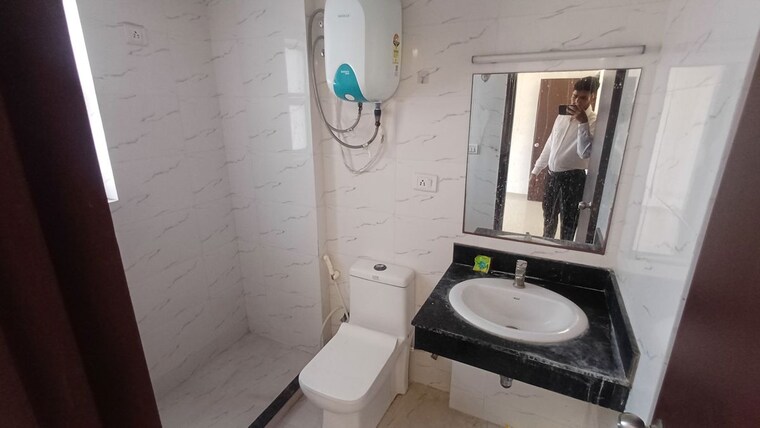 Bathroom, logix-blossom-county 2.5 Bedroom 1202 Sq.Ft. Apartment In Sector 137 Noida 10377316