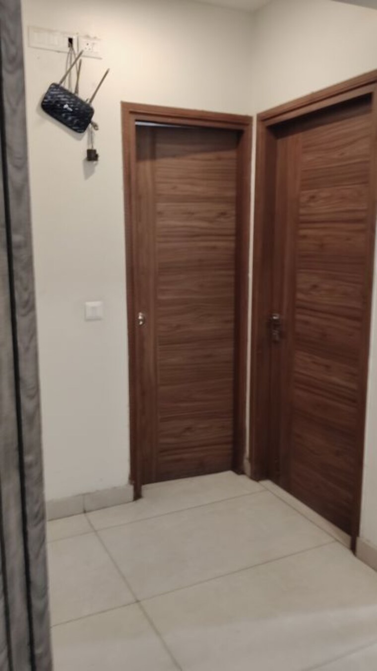 Bathroom, the-golden-gate 2 Bedroom 1098 Sq.Ft. Apartment In Mahurali Ghaziabad 10377318