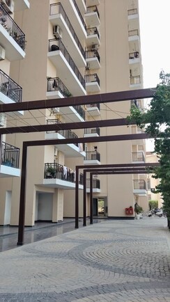 2 BHK Apartment For Sale in The Golden Gate