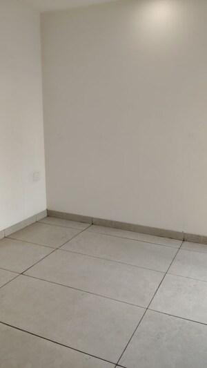 Room in 2 BHK Apartment at The Golden Gate, Mahurali – for Sale