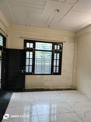 Room in 2 BHK Builder Floor at Gomti Nagar – for Rent