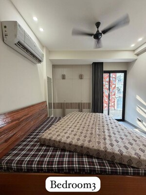 Bedroom in 3 BHK Builder Floor at Sector 43 – for Rent