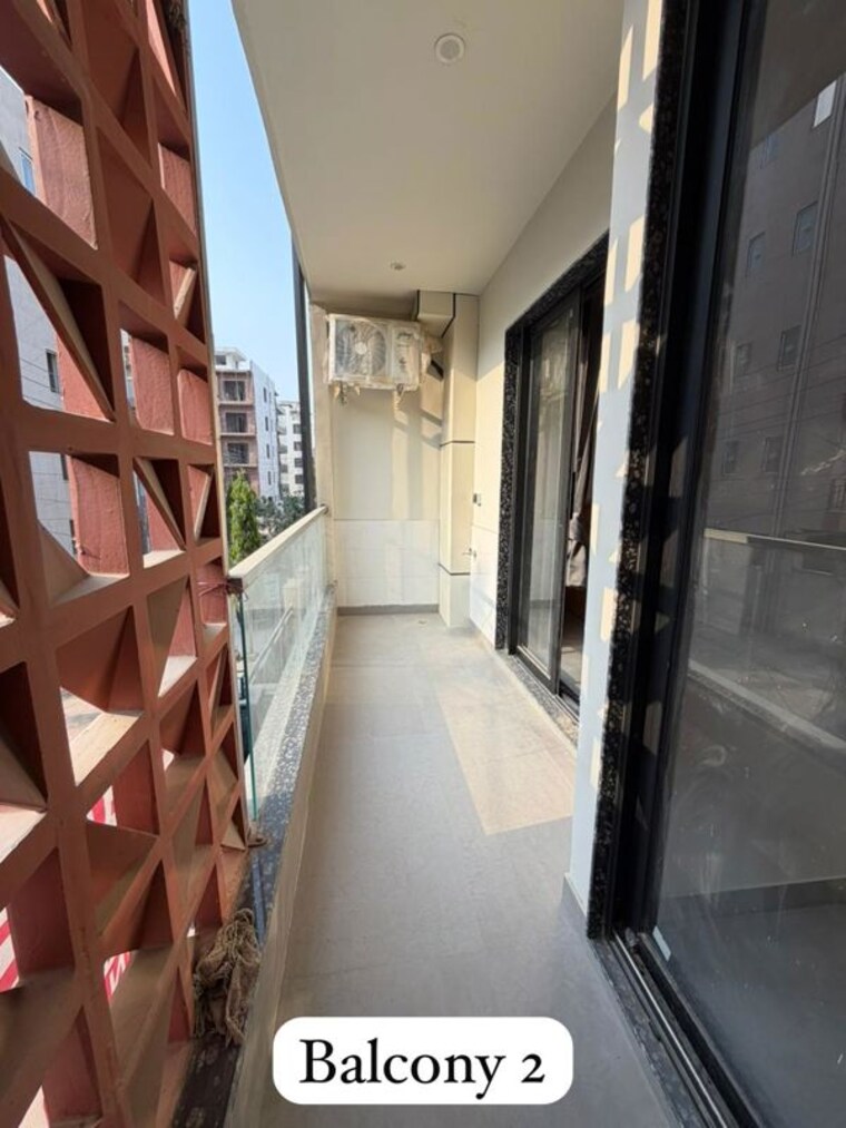 Balcony, sector 43 3 Bedroom 215 Sq.Yd. Builder Floor In Sector 43 Gurgaon 10377373