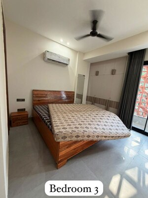 Bedroom in 3 BHK Builder Floor at Sector 43 – for Rent