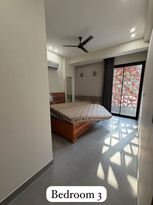 Bedroom in 3 BHK Builder Floor at Sector 43 – for Rent