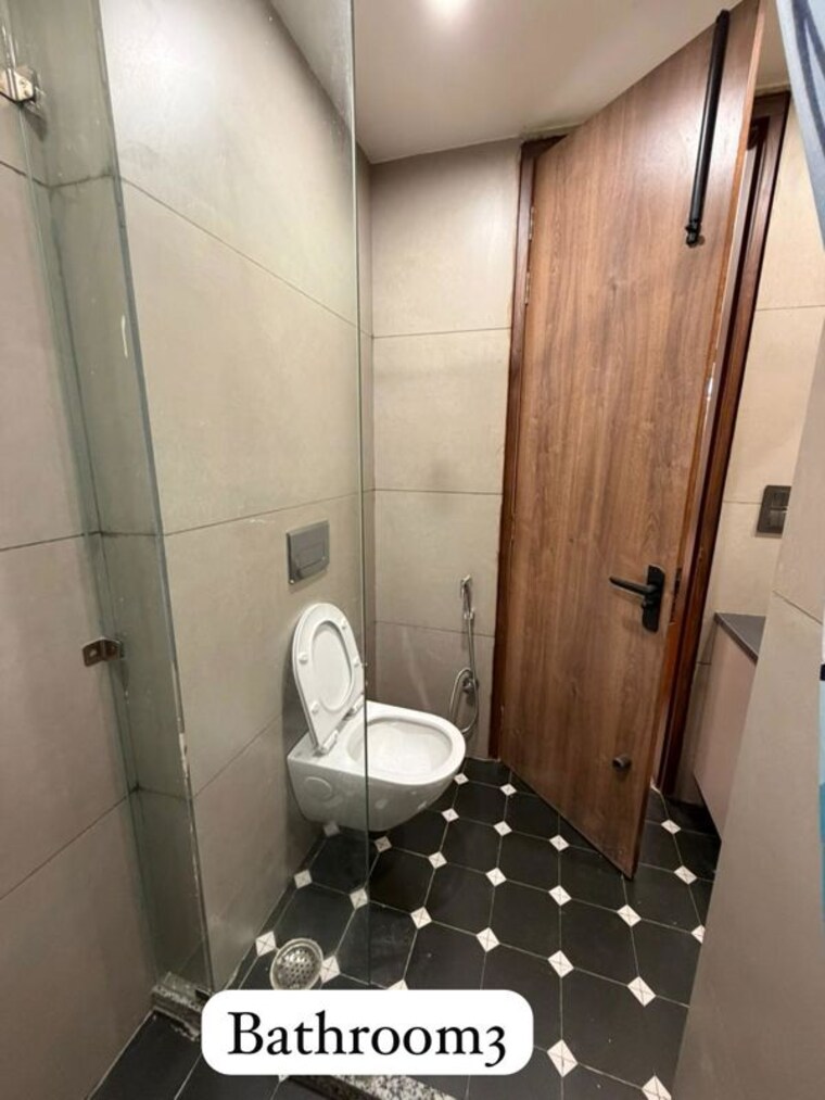 Bathroom, sector 43 3 Bedroom 215 Sq.Yd. Builder Floor In Sector 43 Gurgaon 10377373
