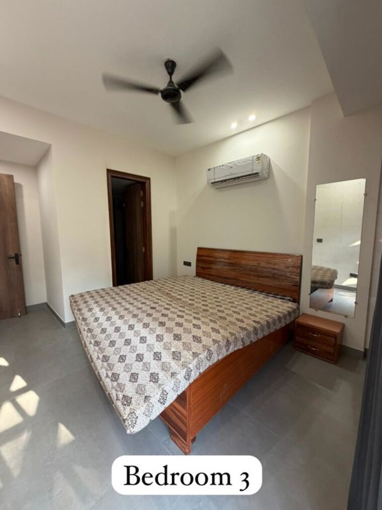 Bedroom, sector 43 3 Bedroom 215 Sq.Yd. Builder Floor In Sector 43 Gurgaon 10377373