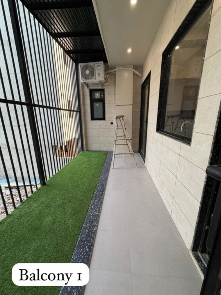Balcony, sector 43 3 Bedroom 215 Sq.Yd. Builder Floor In Sector 43 Gurgaon 10377373