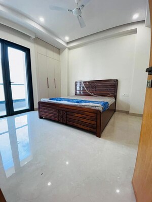 Bedroom in 3 BHK Builder Floor at Sector 42 – for Rent