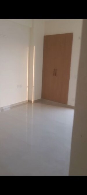 Room in 3 BHK Apartment at MCC Signature Heights, Raj Nagar Extension – for Rent