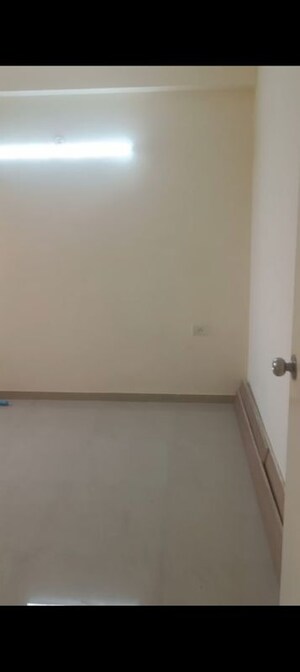 Room in 3 BHK Apartment at MCC Signature Heights, Raj Nagar Extension – for Rent