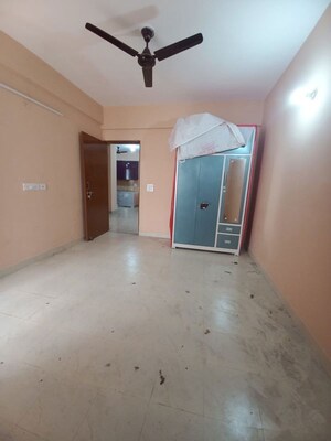 Room in 2 BHK Apartment at Ninex RMG Residency, Sector 37c – for Rent