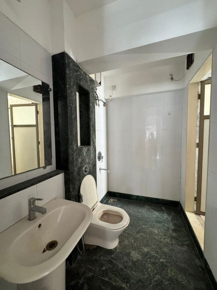 Bathroom, lodha-splendora 3 Bedroom 953 Sq.Ft. Apartment In Ghodbunder Road Thane 10377400