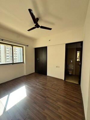 Room in 3 BHK Apartment at Lodha Splendora, Ghodbunder Road – for Rent