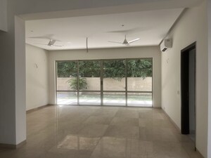 Room in 4 BHK Villa at Unitech Uniworld Resorts-The Residences, Sector 33 – for Rent