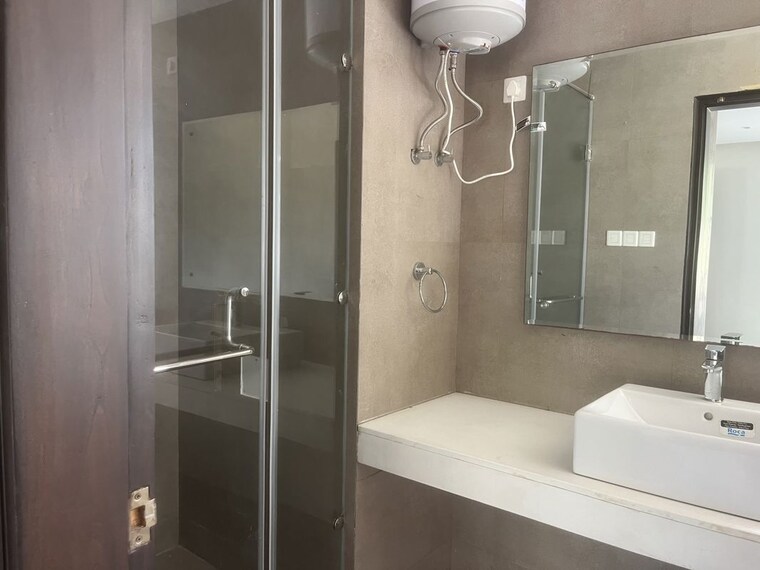 Bathroom, unitech-uniworld-resorts-the-residences 4 Bedroom 500 Sq.Yd. Villa In Sector 33 Gurgaon 10377405