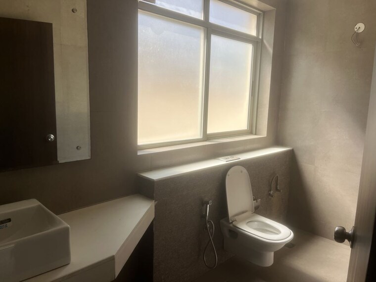 Bathroom, unitech-uniworld-resorts-the-residences 4 Bedroom 500 Sq.Yd. Villa In Sector 33 Gurgaon 10377405