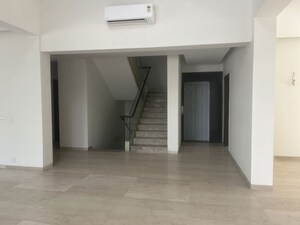 Lift in 4 BHK Villa at Unitech Uniworld Resorts-The Residences, Sector 33 – for Rent