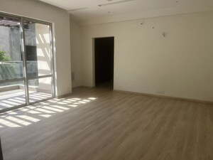 Room in 4 BHK Villa at Unitech Uniworld Resorts-The Residences, Sector 33 – for Rent