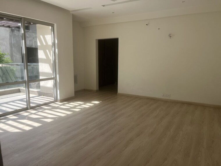 Room, unitech-uniworld-resorts-the-residences 4 Bedroom 500 Sq.Yd. Villa In Sector 33 Gurgaon 10377405