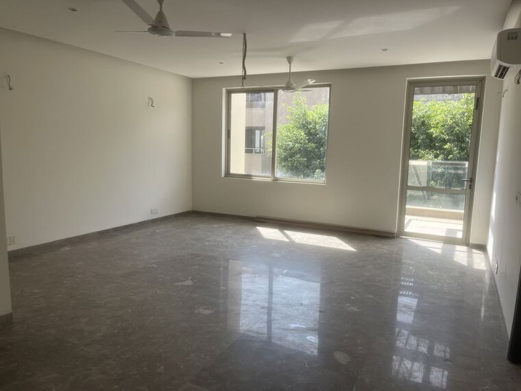 Room, unitech-uniworld-resorts-the-residences 4 Bedroom 500 Sq.Yd. Villa In Sector 33 Gurgaon 10377405
