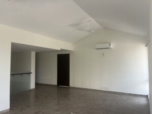 Room in 4 BHK Villa at Unitech Uniworld Resorts-The Residences, Sector 33 – for Rent