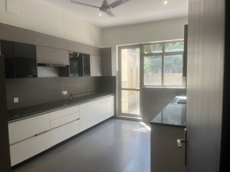 Kitchen, unitech-uniworld-resorts-the-residences 4 Bedroom 500 Sq.Yd. Villa In Sector 33 Gurgaon 10377405