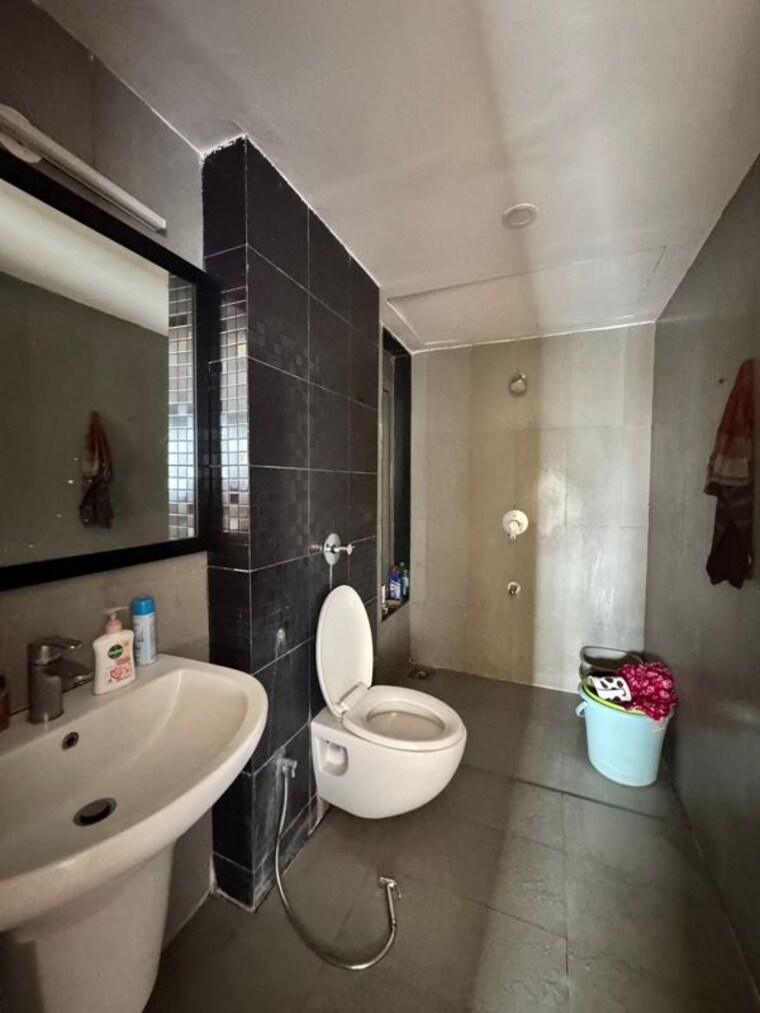 Bathroom, lodha-splendora 2 Bedroom 771 Sq.Ft. Apartment In Ghodbunder Road Thane 10377436