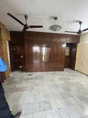 Parking in 2.5 BHK Apartment at Lalleshwari Vatika cghs, Sector 21d – for Rent