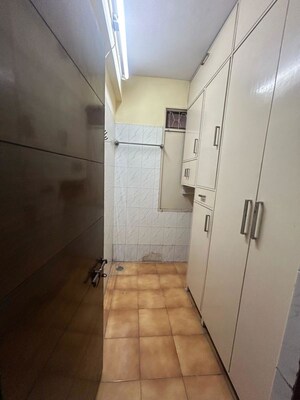 Bathroom in 2.5 BHK Apartment at Lalleshwari Vatika cghs, Sector 21d – for Rent