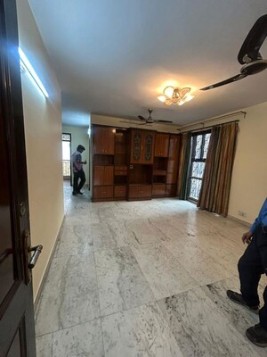Parking in 2.5 BHK Apartment at Lalleshwari Vatika cghs, Sector 21d – for Rent