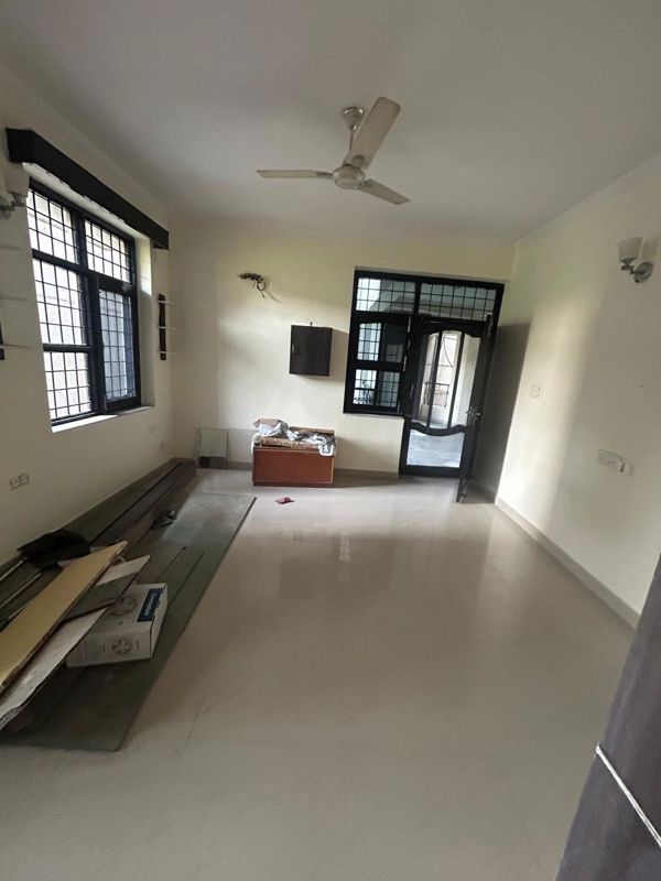 3 BHK + Pooja Room,Servant Room,Study Room,Extra Room Apartment For Rent in Shivlok CGHS Apartments