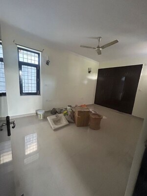 Team Area in 3 BHK Apartment at Shivlok CGHS Apartments, Sector 21d Indira Enclave – for Rent