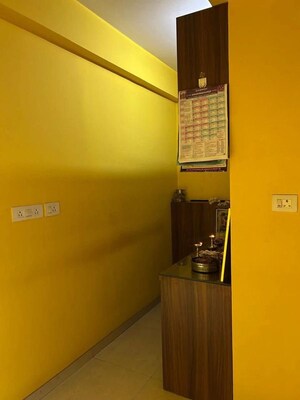 Room in 2.5 BHK Apartment at Hiranandani Meadows, Manpada – for Rent