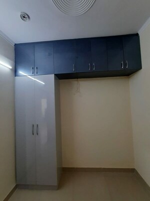 Room in 2 BHK Apartment at Amrapali Centurian Park, Tech Zone 4 Greater Noida – for Rent