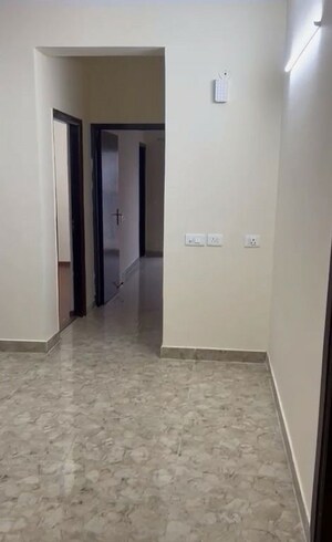 Room in 3 BHK Apartment at Amrapali Centurian Park, Tech Zone 4 Greater Noida – for Rent