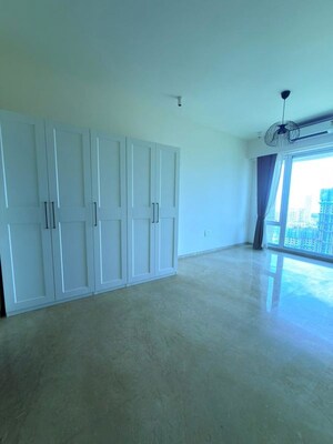 Room in 4 BHK Apartment at Raheja Imperia, Worli – for Rent
