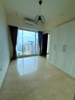 Room in 4 BHK Apartment at Raheja Imperia, Worli – for Rent