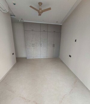Room in 4 BHK Apartment at Lodha World View, Worli – for Rent