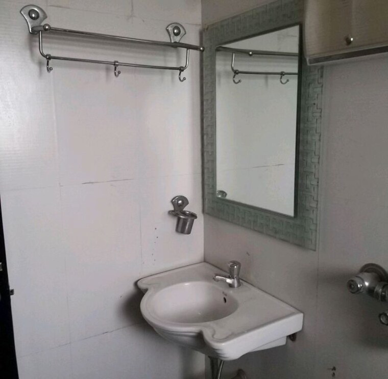 Bathroom, lodha-paradise 2 Bedroom 700 Sq.Ft. Apartment In Majiwada Thane 10377491