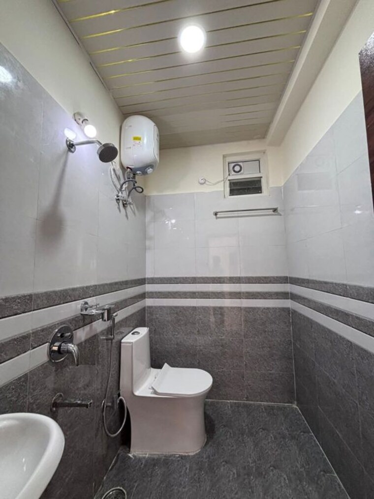 Bathroom, vishnu-homes-kondapur 2 Bedroom 1250 Sq.Ft. Apartment In Kondapur Hyderabad 10377513