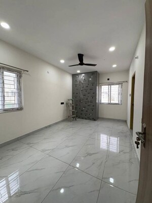 Room in 2 BHK Apartment at Legend Flora Kondapur, Kondapur – for Rent