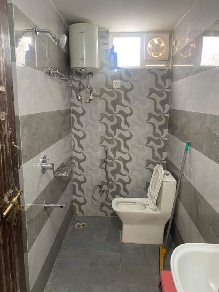 Bathroom, rewarding-udhyam-vatika 3 Bedroom 1305 Sq.Ft. Apartment In Manrauli Varanasi 10377596