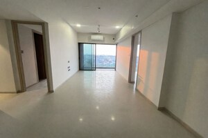 3 BHK Apartment For Rent in Rustomjee Paramount, Khar West